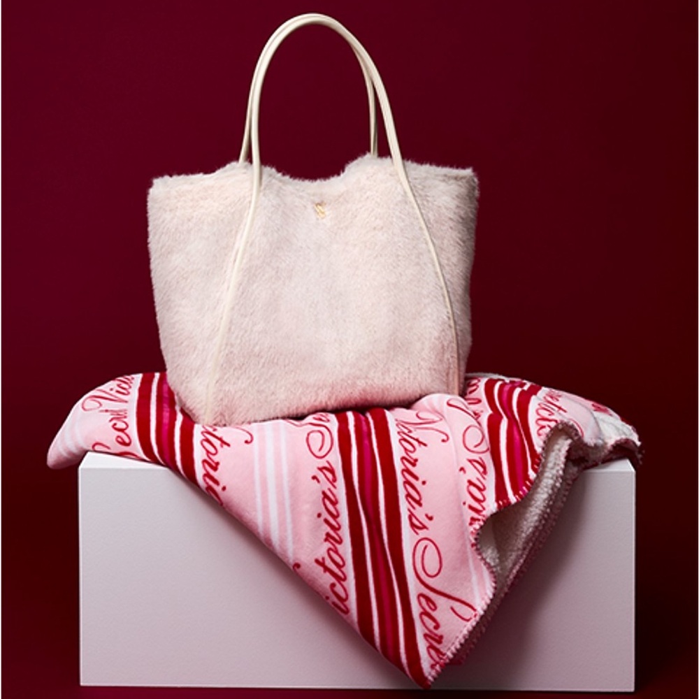 VICTORIA’S SECRET Cozy Fleece Blanket and Faux-Fur Tote Duo Bundle NWT